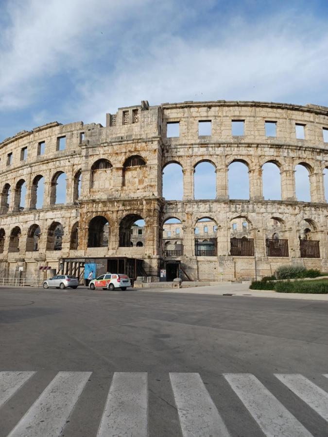 Caligula City Center Apartment Pula Exterior foto